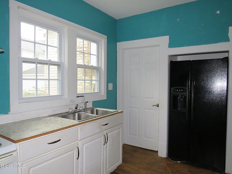 4th image of 18 Lamberson Street