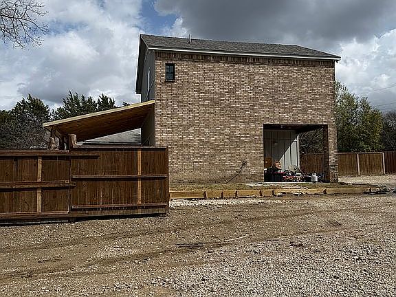 3rd image of 215 Hammerking Rd