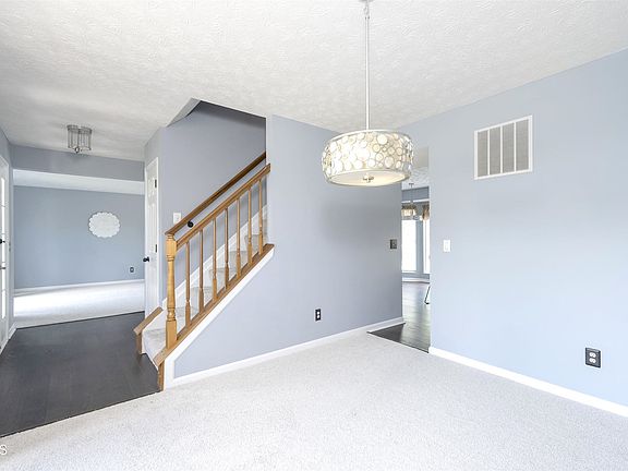 3rd image of 2010 Wedgewood Ln