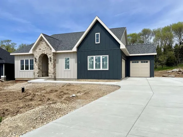 W8778 Blue Violet Court, Cambridge, WI 53523
