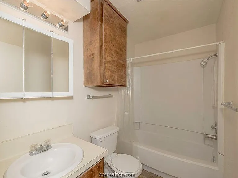 2515 Hickory Dr — Photo 11