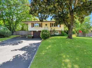 14 Ferret Ln, East Setauket, NY 11733