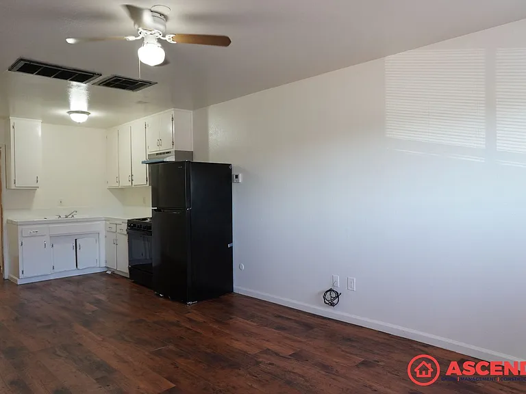 1020 Valhalla Dr — Photo 5