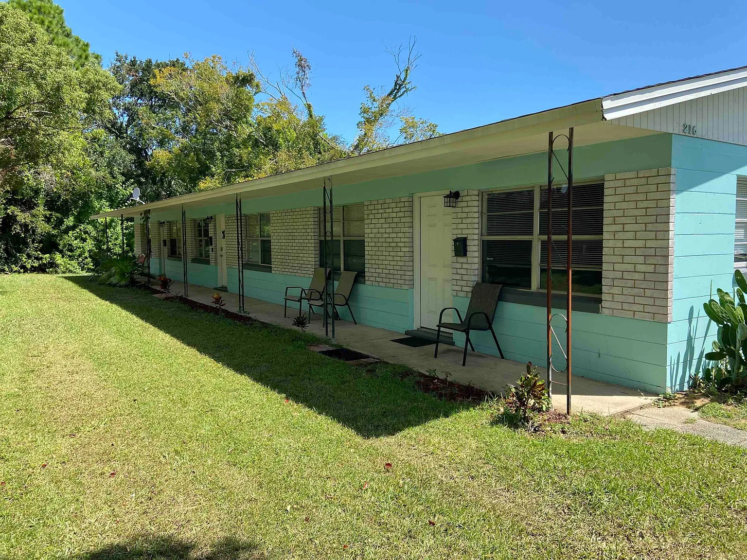 2 bed, 740 sqft, $1,350 — Photo 1