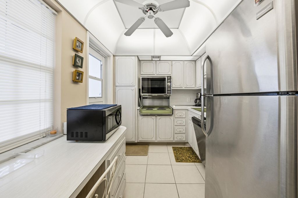 3100 N Palm Aire Drive #208, photo 3
