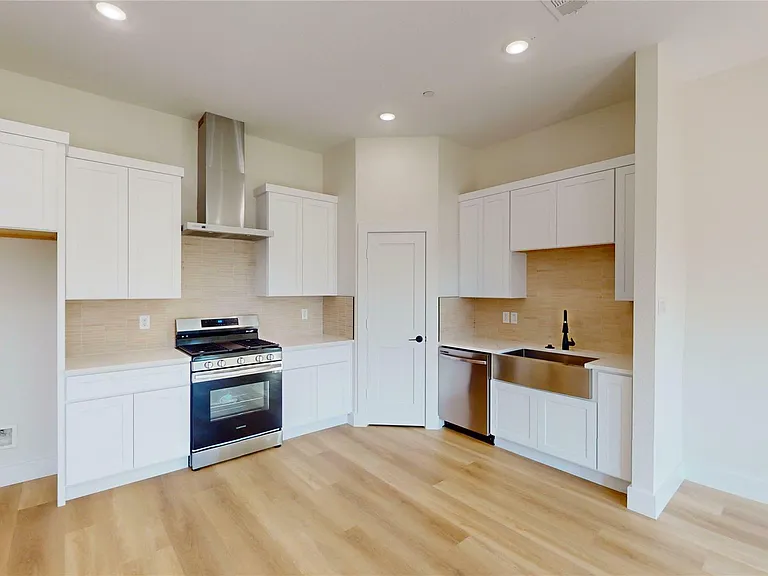 4416 Fatima Dr — Photo 7