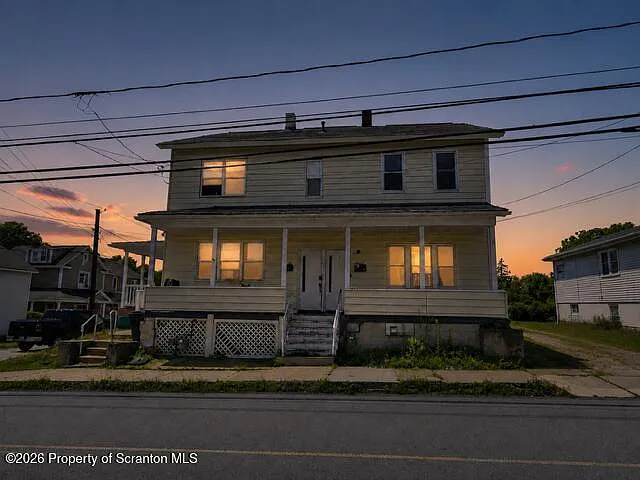 1728 Ash St — Photo 9