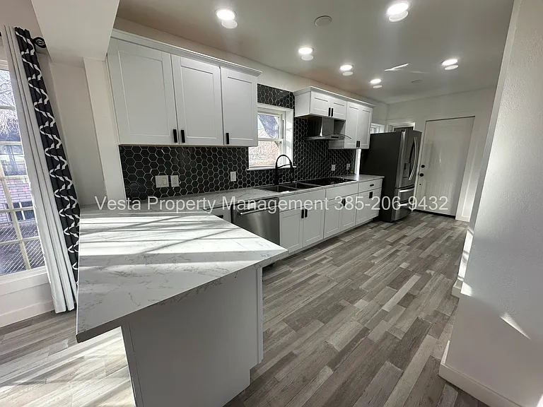 852 Canyon Rd #1 — Photo 5