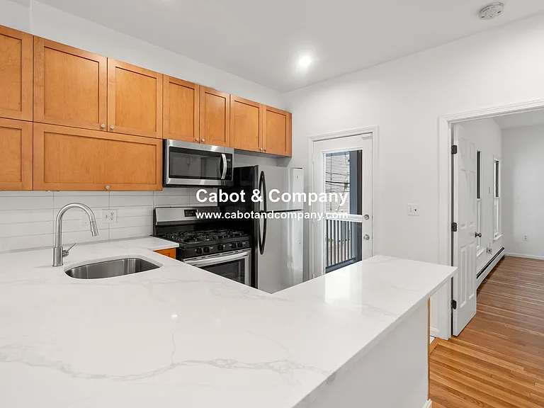 186 W 7th St #A — Photo 8