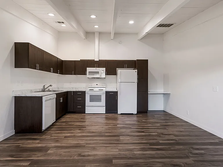 Sheridan Square Apartments — Photo 31