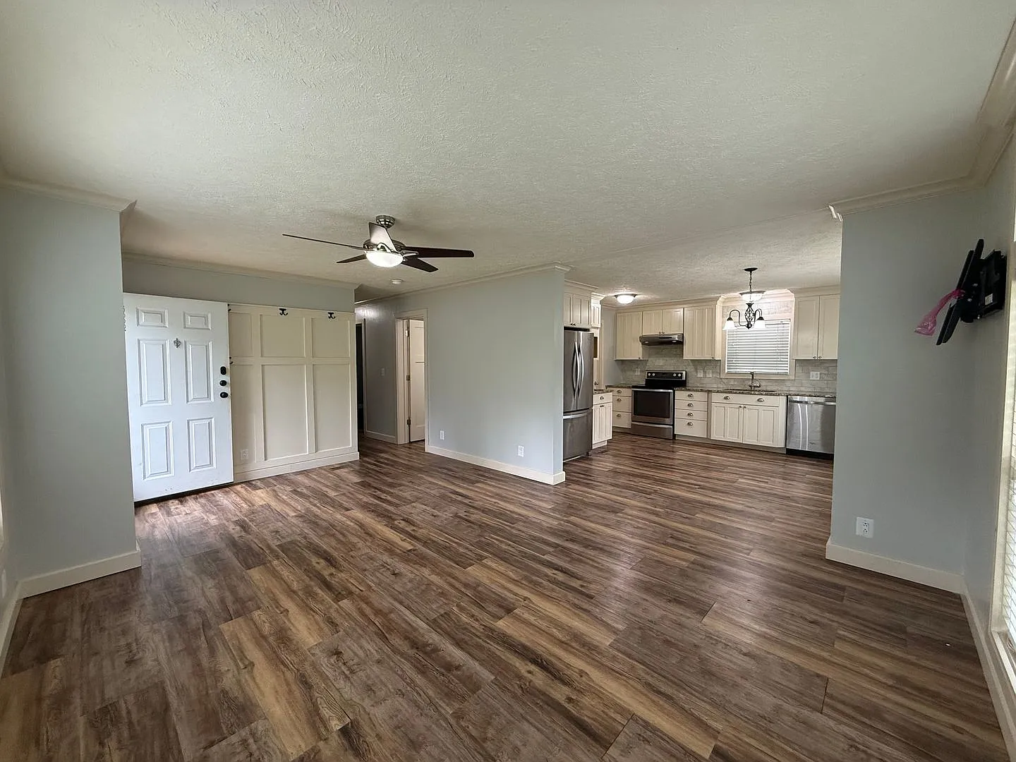 One Level House Off Fort Avenue — Photo 4
