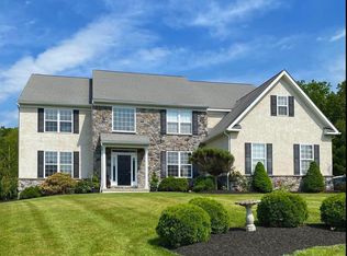 220 Horseshoe Ln, Pottstown, PA 19465