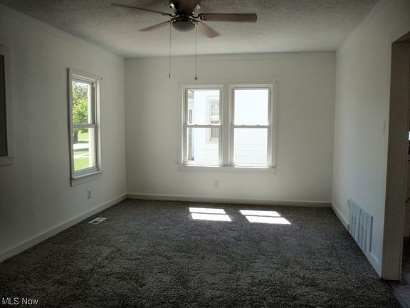 5th image of 422 Alexander Ave
