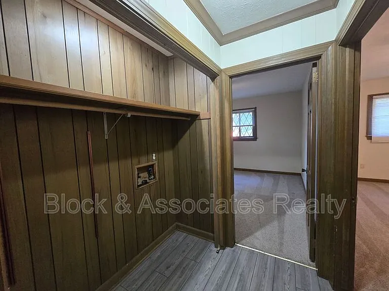 1194 Ingram Dr — Photo 14