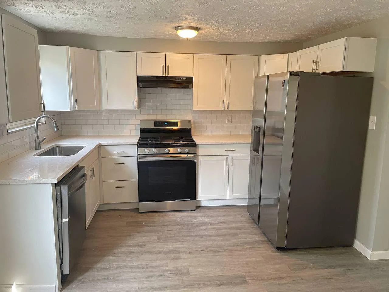 3 bed, 1200 sqft, $1,690 — Photo 4