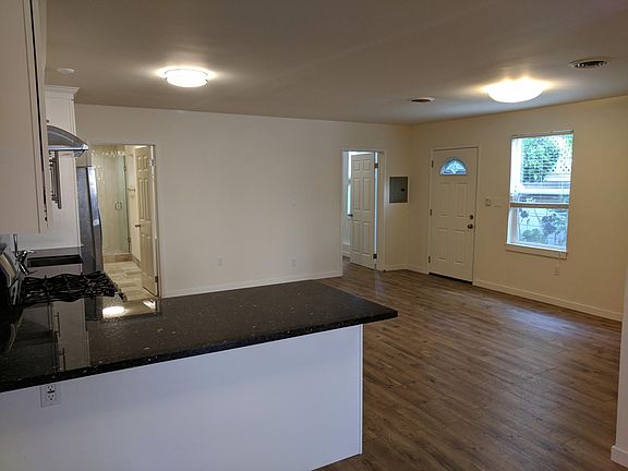 Open kitchen/living