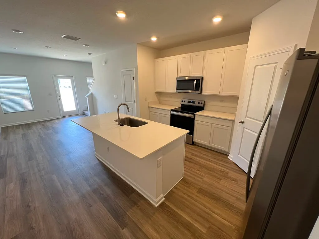 5441 Arrow Lane (Carlos Honorio Perdomo Varela ) - Westview Manor - 1 — Photo 2