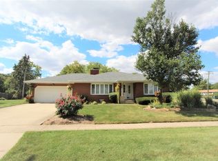 6 Lexington Ave, South Elgin, IL 60177