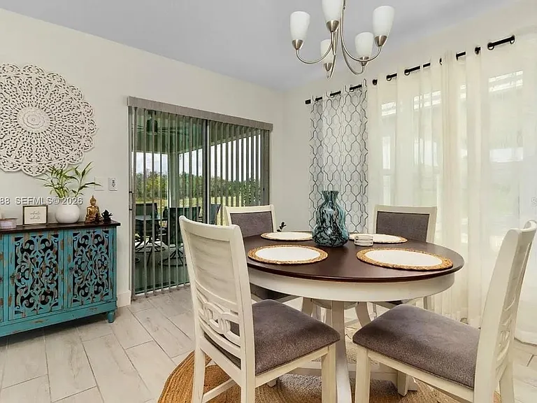 1136 Papaya Cir — Photo 17