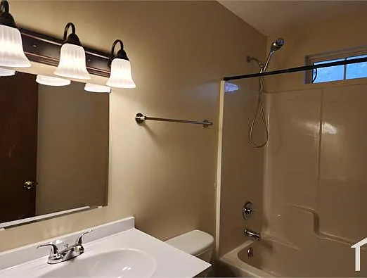 2 bed, 950 sqft, $1,500 — Photo 2
