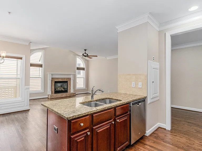 114 Primrose Ln — Photo 9