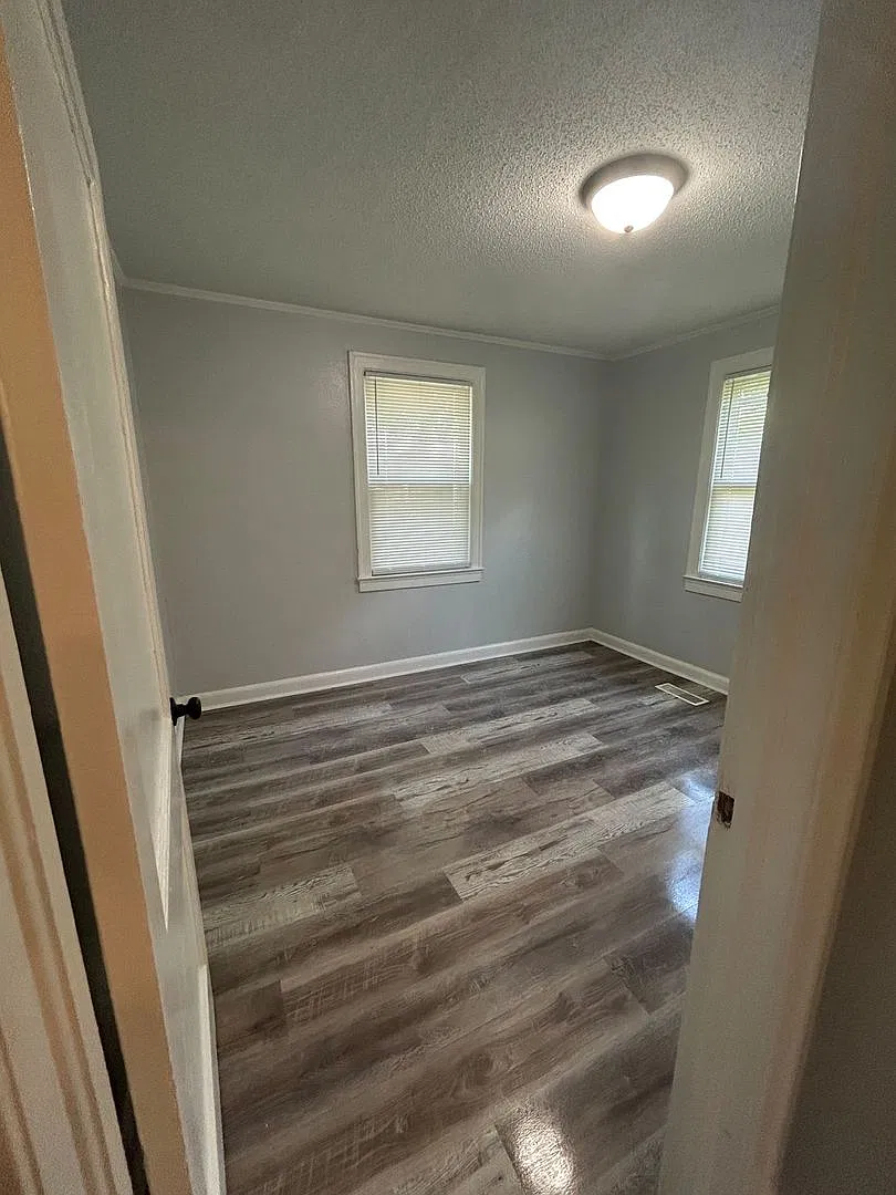 Newly remodeled 2 bedroom 1 bath home. Don't wait it won't last long — Photo 2