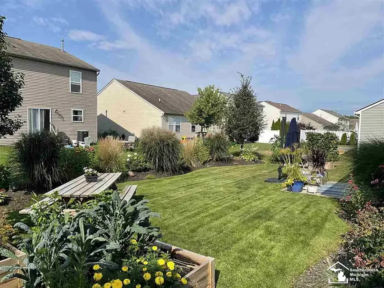 8422 Walnut Hl — Photo 38