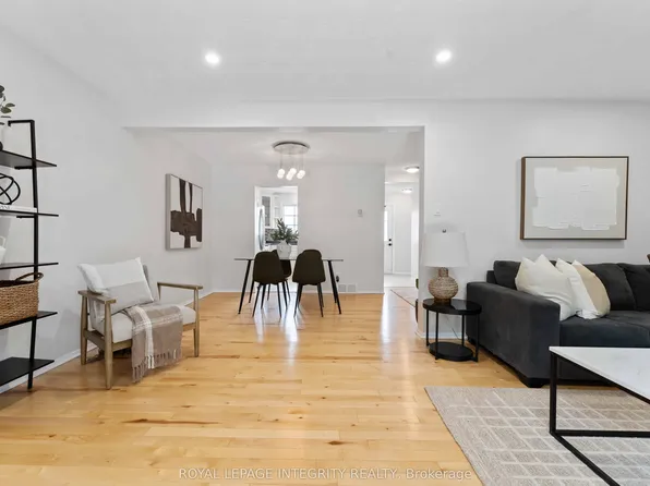 1585 Heron Rd #19, Ottawa, ON K1V 9V1