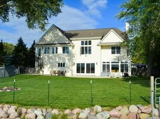 221 Shore Dr, Mukwonago, WI 53149