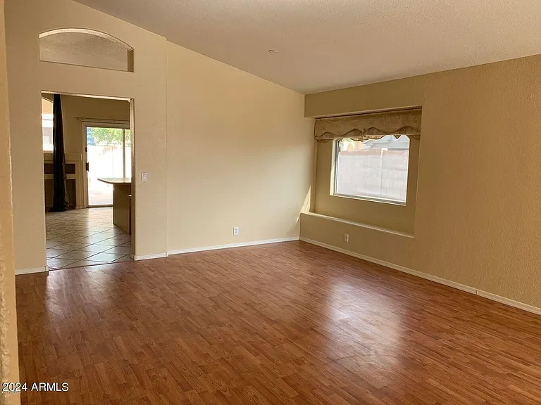 814 W Morelos St — Photo 4