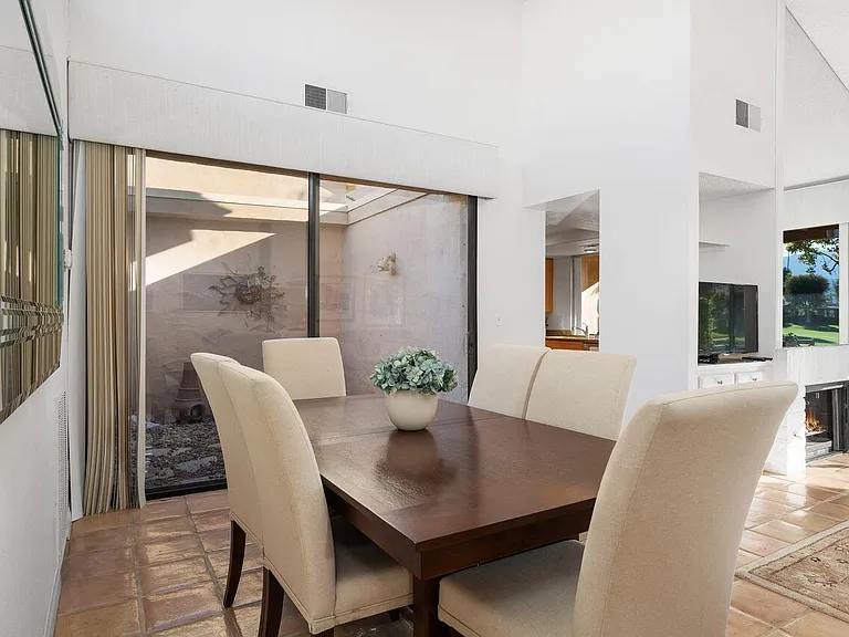 219 Las Lomas — Photo 15