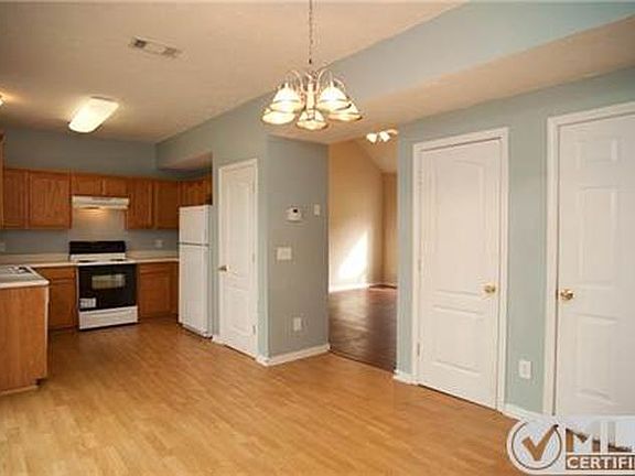 4th image of 68 Kendall Park Dr