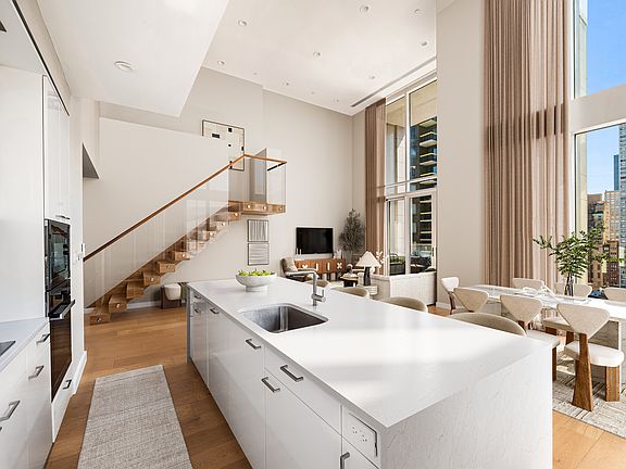 3rd image of 301 E 61st St #11A