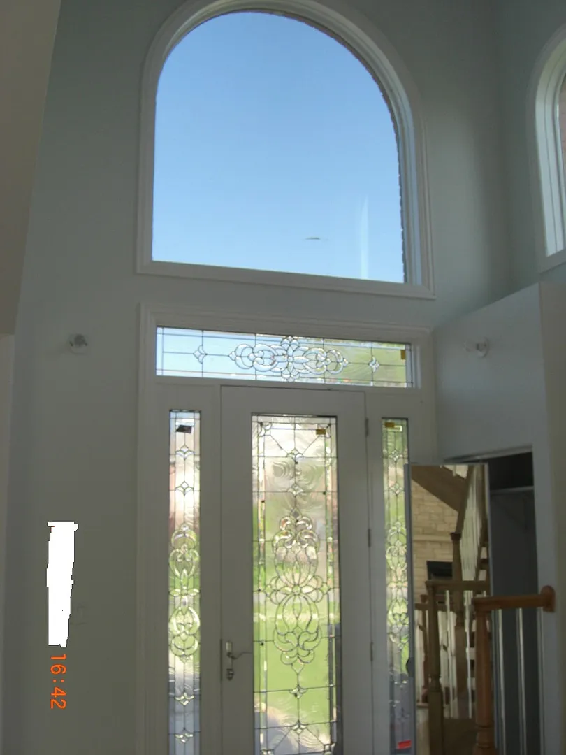 5 bed, 4000 sqft, $7,860 — Photo 2