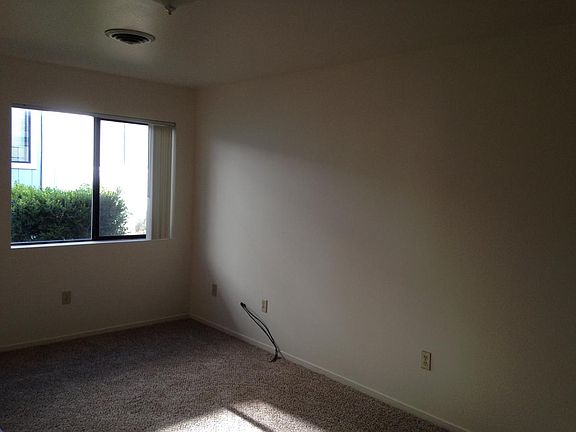 5th image of 324 Tedford Ave
