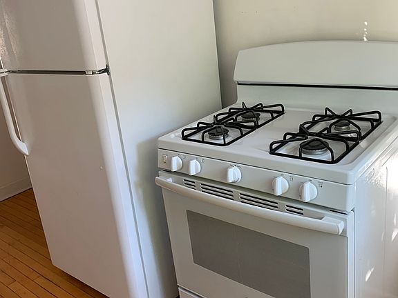 3rd image of 3547 N Wolcott Ave #9