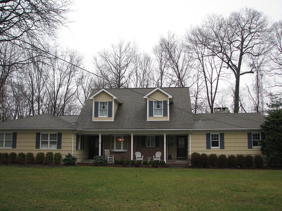 1st image of 140 Morton Dr