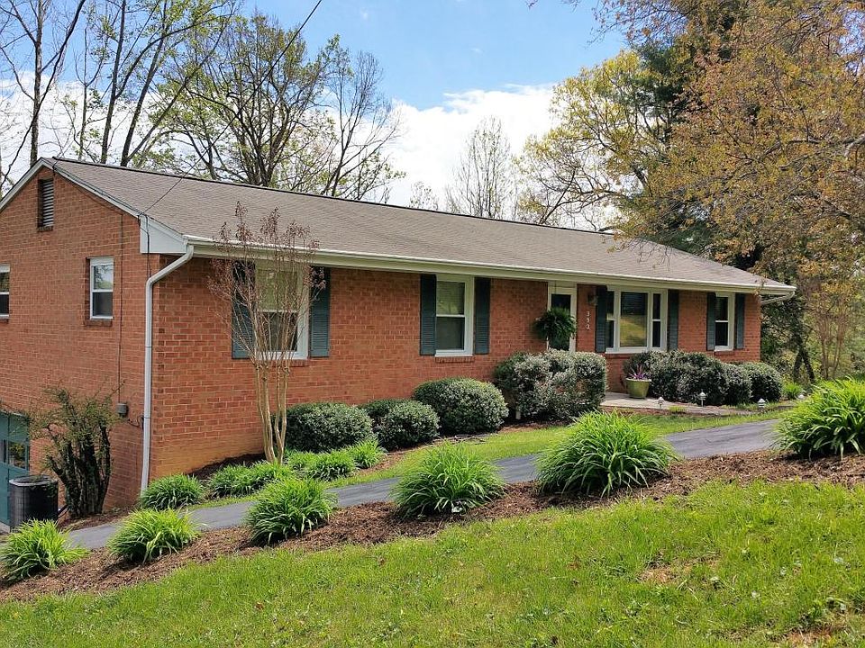 1st image of 3932 Skylark Cir