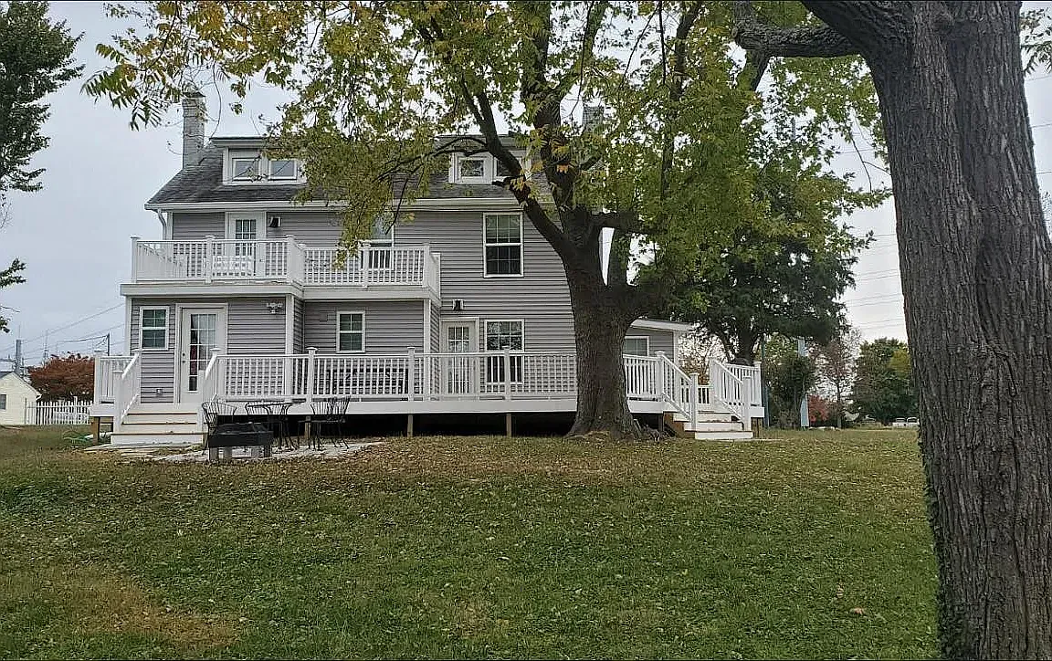 2 bed, 1.5 bath, 2300 sqft, $2,600 — Photo 2