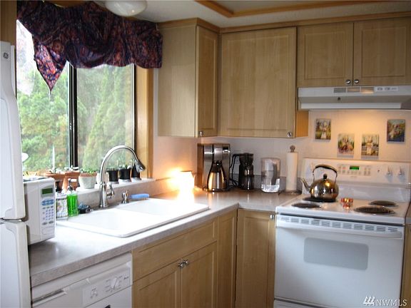 12716:  Kitchen refurbished and enjoys great storage and work stations.