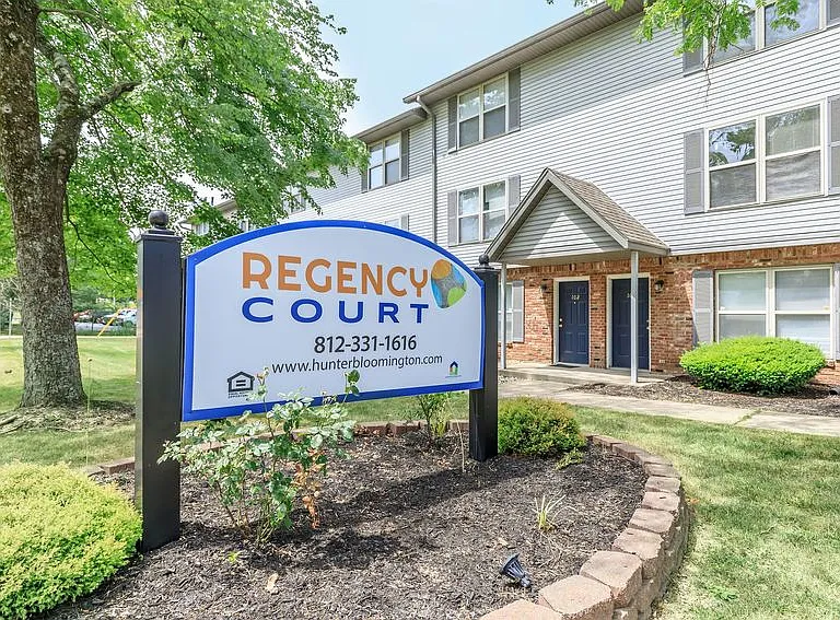 Regency Court Apartments — Photo 20