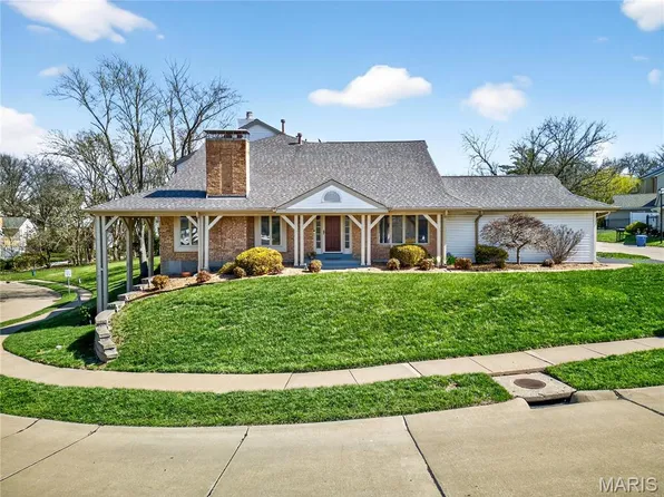 14991 Broadmont Dr, Chesterfield, MO 63017