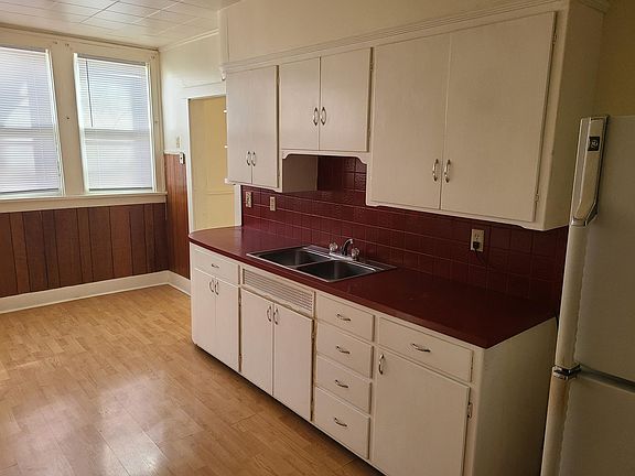 3rd image of 306 N Jefferson St APT 2
