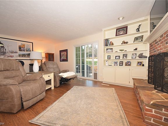 5th image of 655 Fairwood Dr
