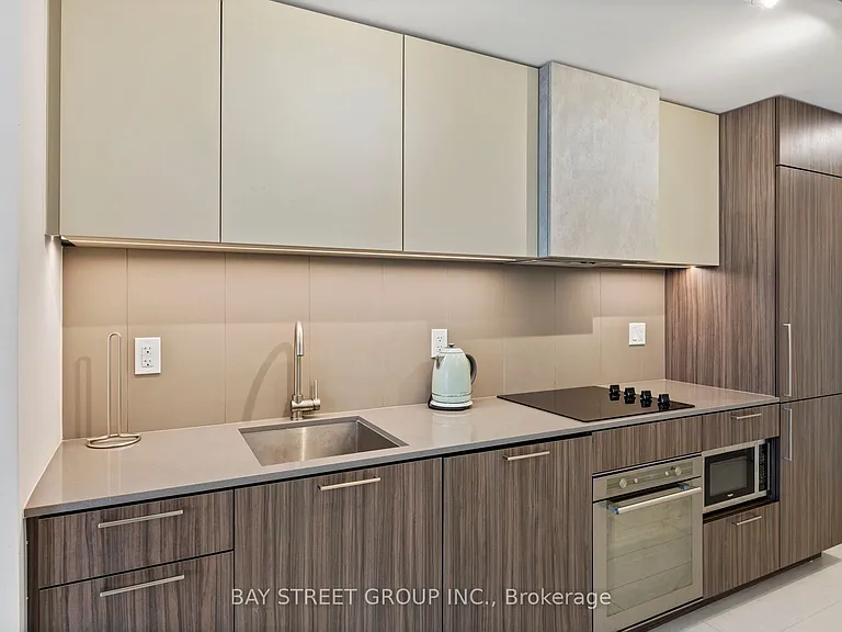 19 Western Battery Rd #3301 — Photo 11