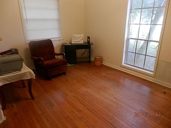 4th image of 807 Oklahoma Ave