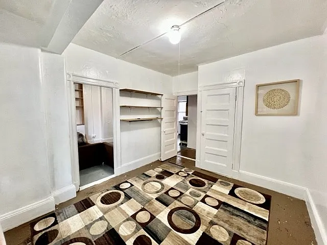 31 Thacher St #5R — Photo 5