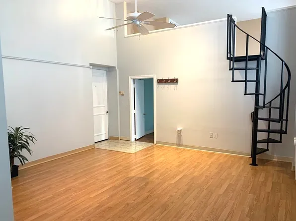 16 Balmoral St Unit 117, Andover, MA 01810
