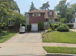 126 Joan Ct, Elmont, NY 11003