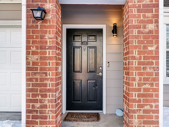 3rd image of 4209 NE Meadow Creek Cir APT 208